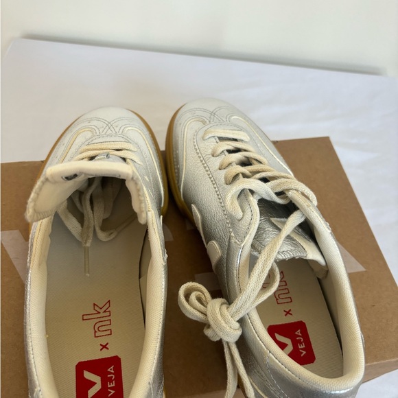 Veja x Nk Chromefree leather Volley Shoes silver size 6 eu 37 new in box women’s - Picture 4 of 9